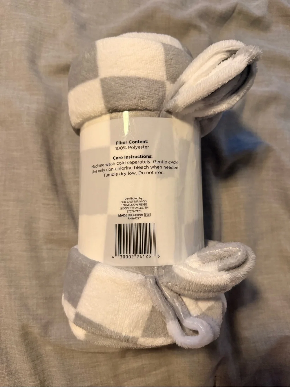 Comfort Bay Plush Throw Blanket - Gray & White Checkered